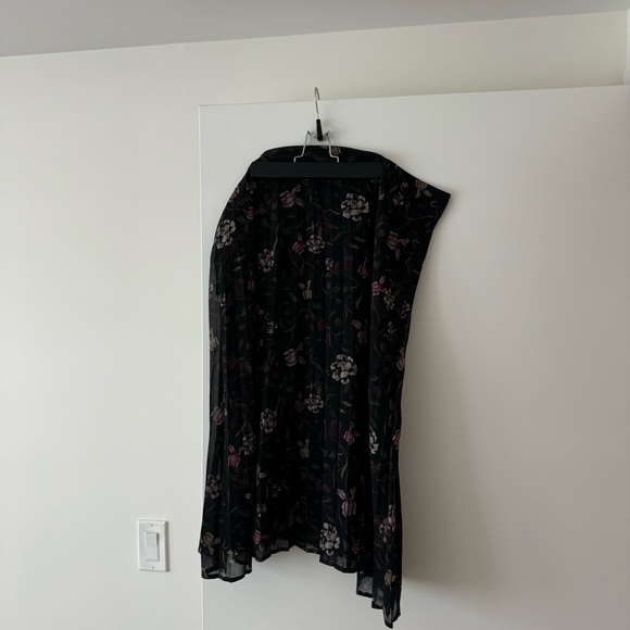 Pleated Floral Midi Skirt - Picture 4 of 7